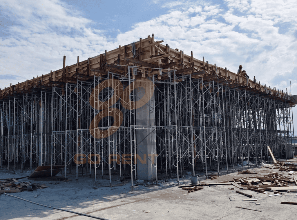 Foto scaffolding proyek bangunan yang disewakan di Bandung